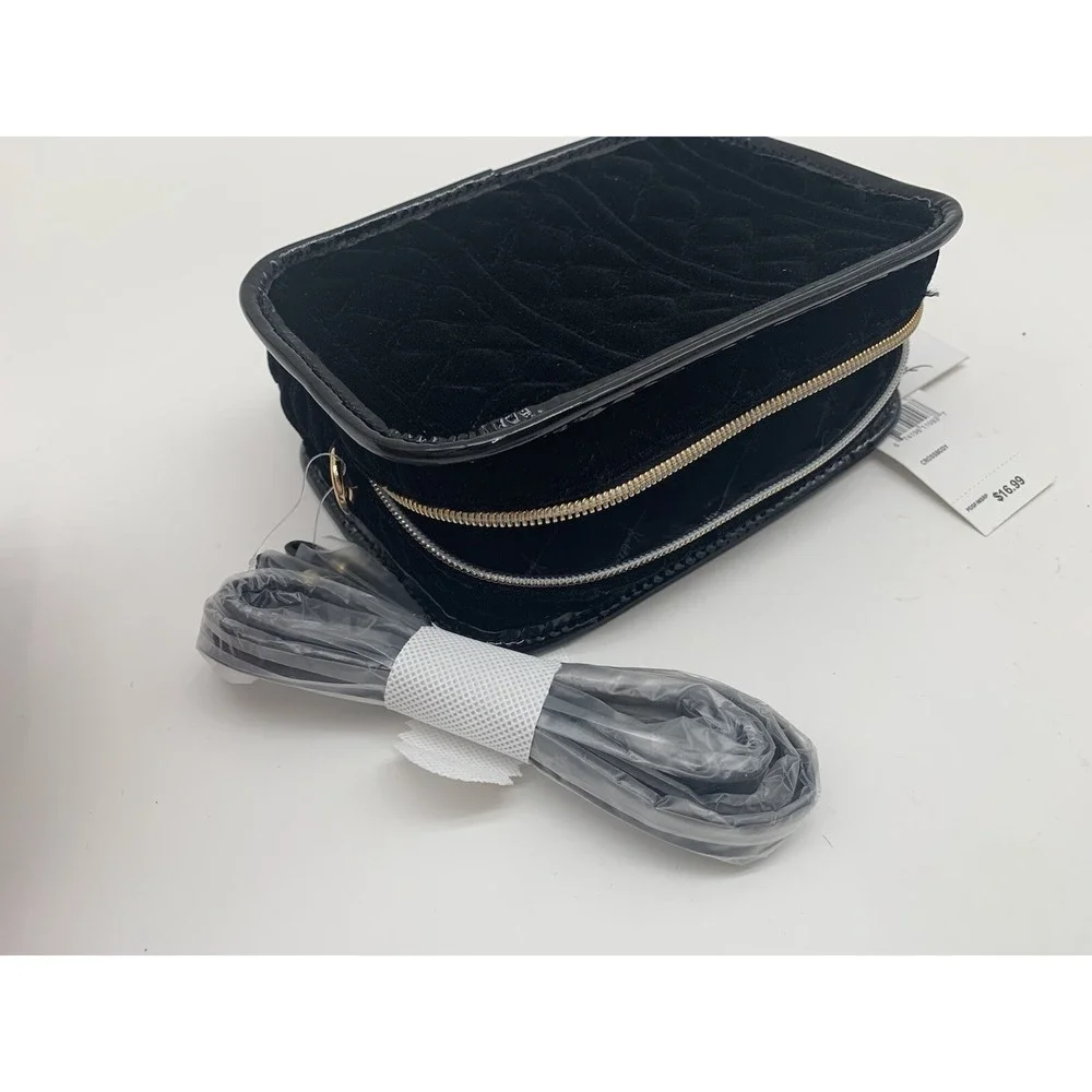 Kendall‎ Kylie Black Velvet Cosmetic Bag Pouch Gold Zipper Crossbody Strap NEW